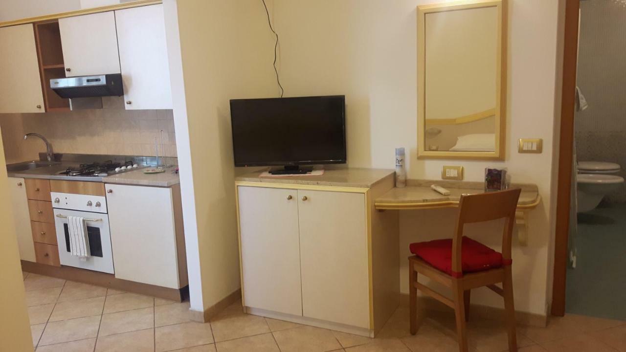 Residenza Melucci Aparthotel Rimini Exterior foto